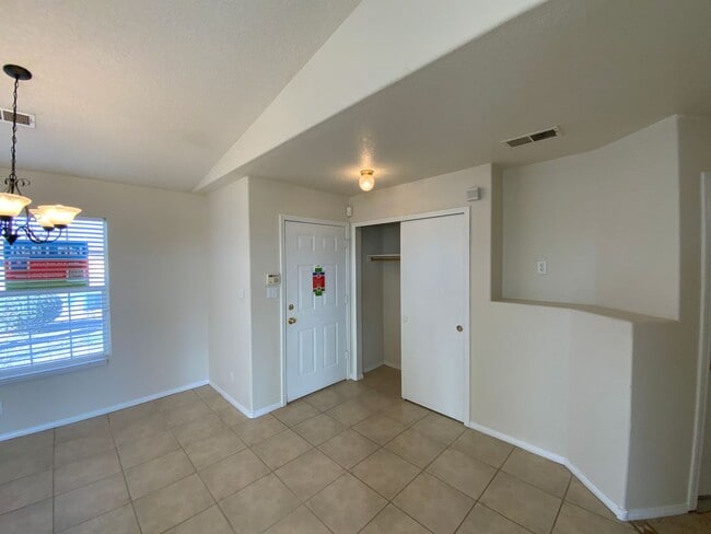 Photo - 3 Bedroom Single Story Home Available Near Unser Blvd NE & King Blvd NE!