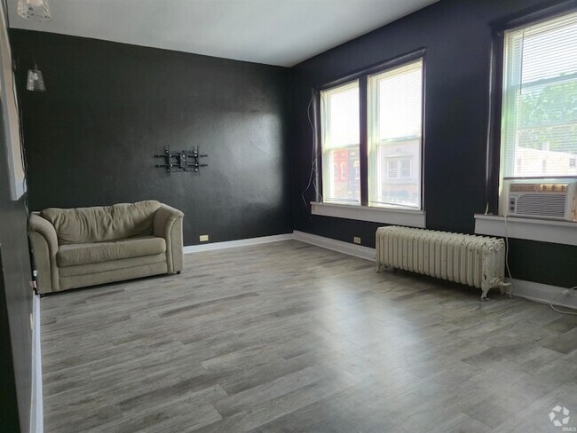 Building Photo - 114 E Main St Rental