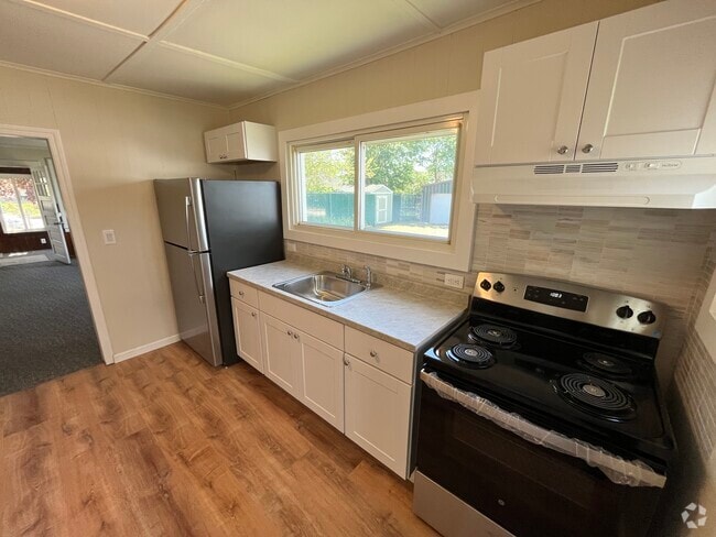 Building Photo - 53 Montauk St Rental