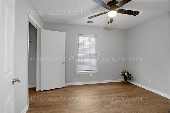 Photo - 645 Dr W. J. Hodge St