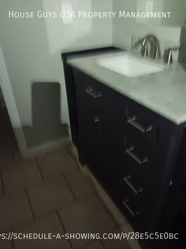 Photo - 208 NE Cedar Ct