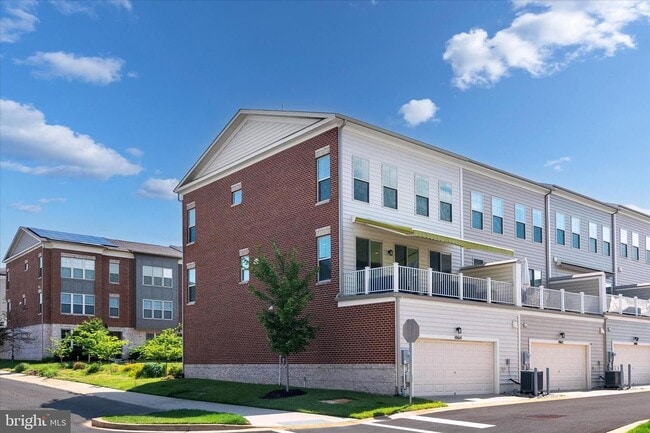 Photo - spacious 3-bedroom, 2 full and 2 half bathroom residence