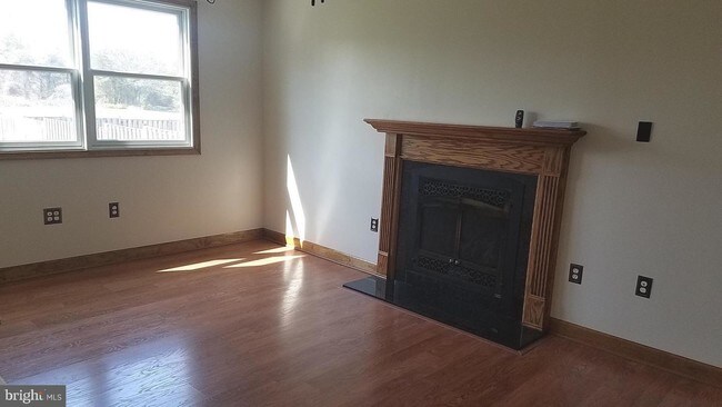 Photo - 3886 Scibilia Rd