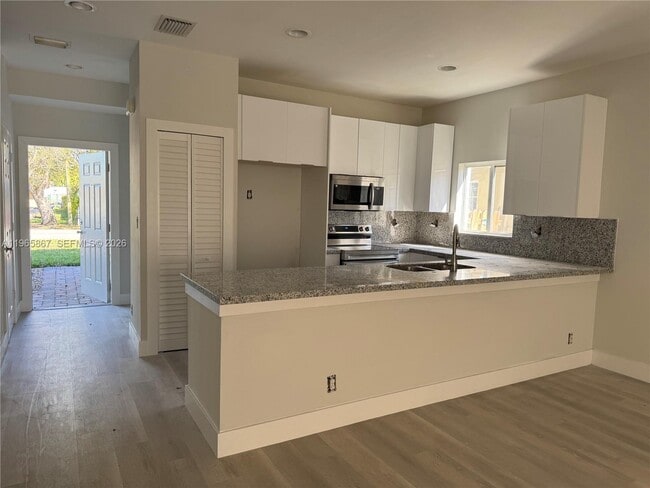 Photo - 5736 Tyler St