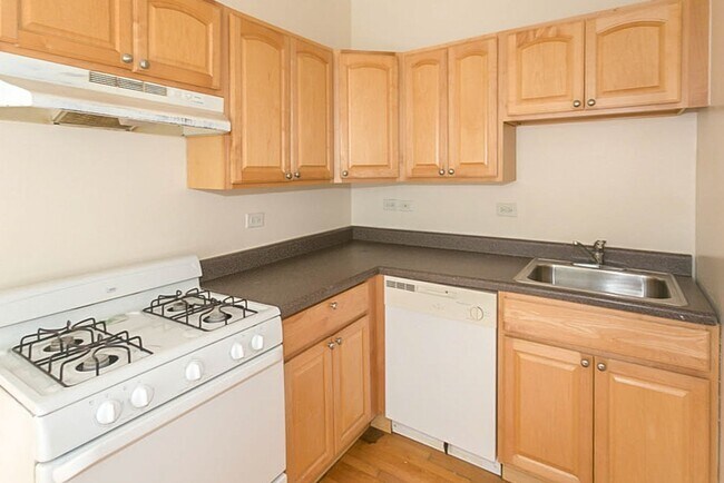 Photo - 1954 W Winona St Unit 1916-3