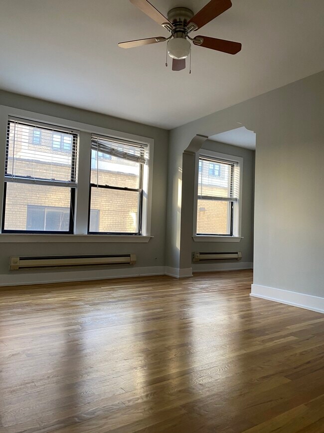 Photo - 429 W Roscoe St Apartments Unit #425-509