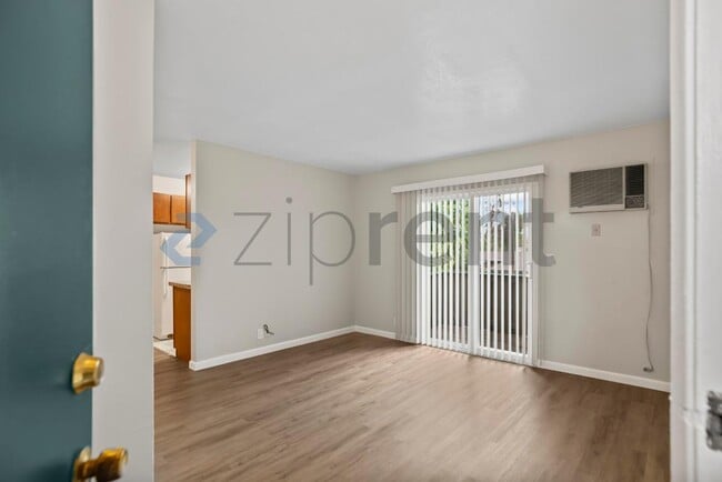 Photo - 1185 Meadow Ln