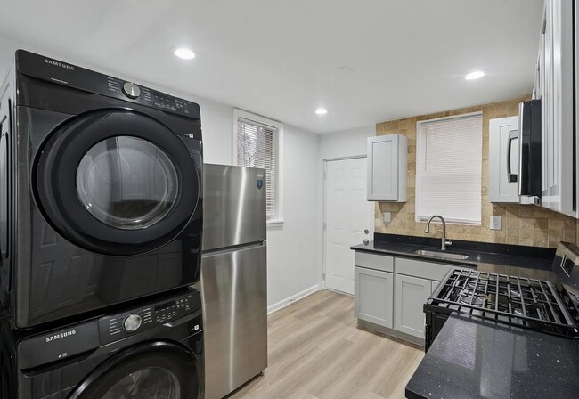 Photo - 2828 Winton St