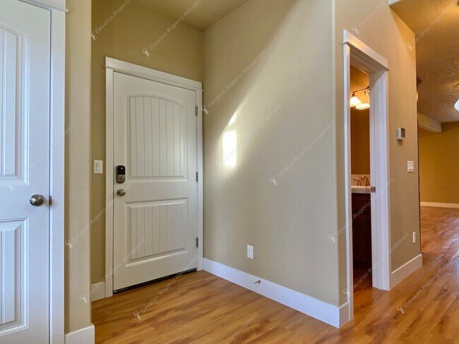 Photo - SW Bend Home Close to Old Mill & Deschutes River Trail