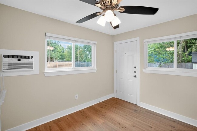 Photo - 515 W 8th St