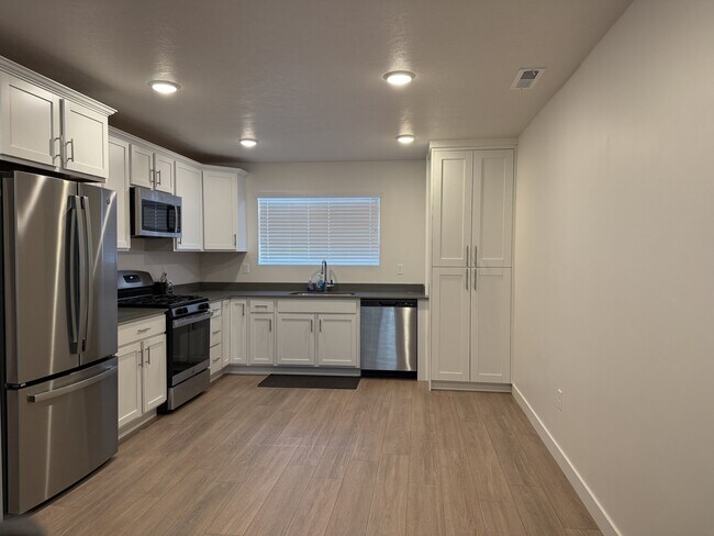 Photo - 63 E Hamblin Ln