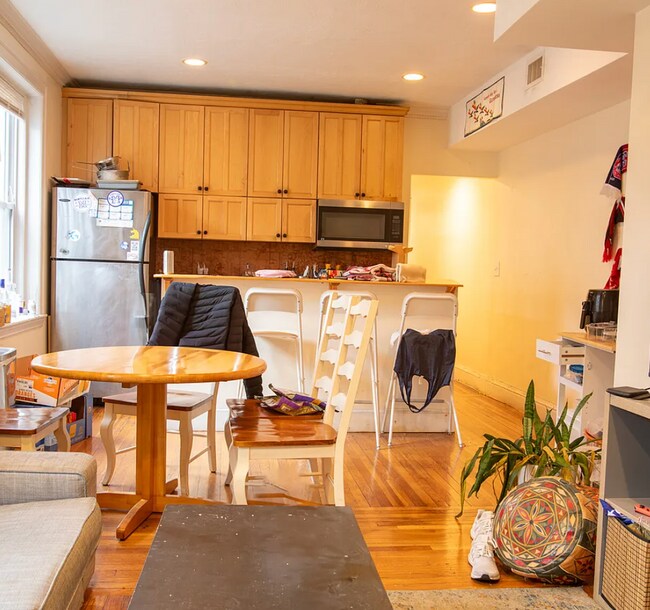 Photo - 61 Thatcher St