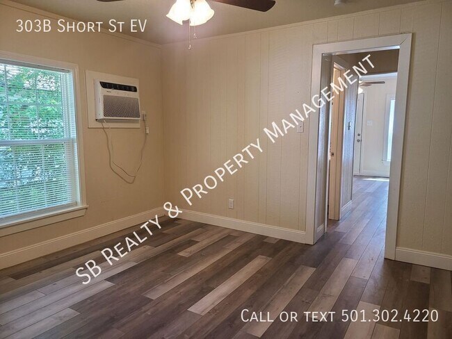 Photo - 303 Short St