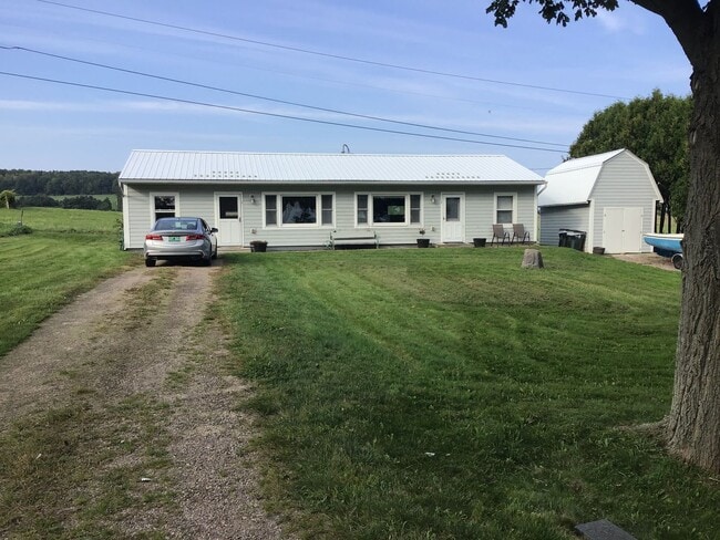Building Photo - 148 W Shore Rd Unit 1