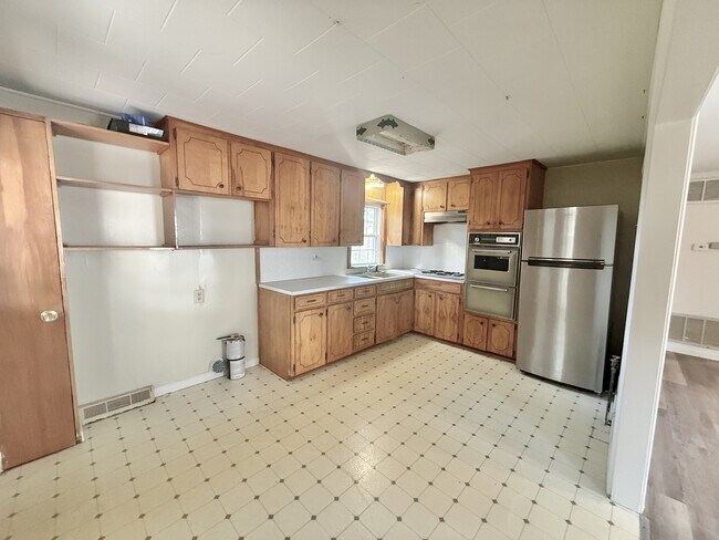 123 Leeper St