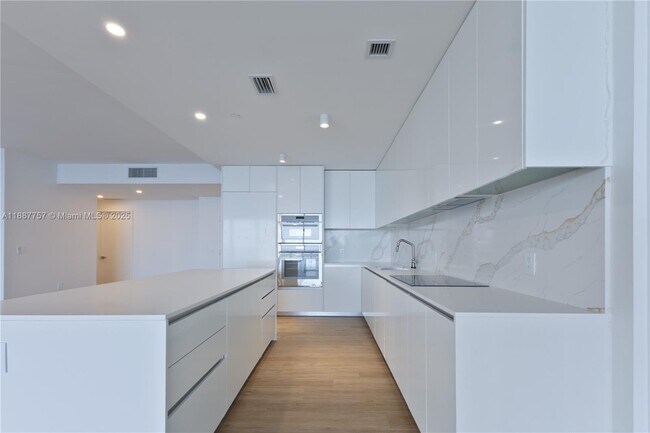 Photo - 700 NE 24th St Unit 5402