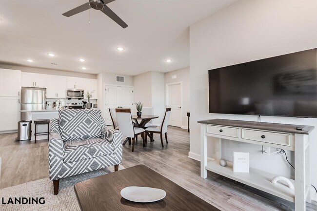 Building Photo - 5001 Willowgate Lp Unit 01-1104