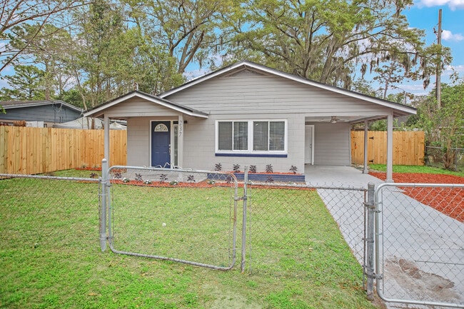 Photo - 237 N Bowlan St