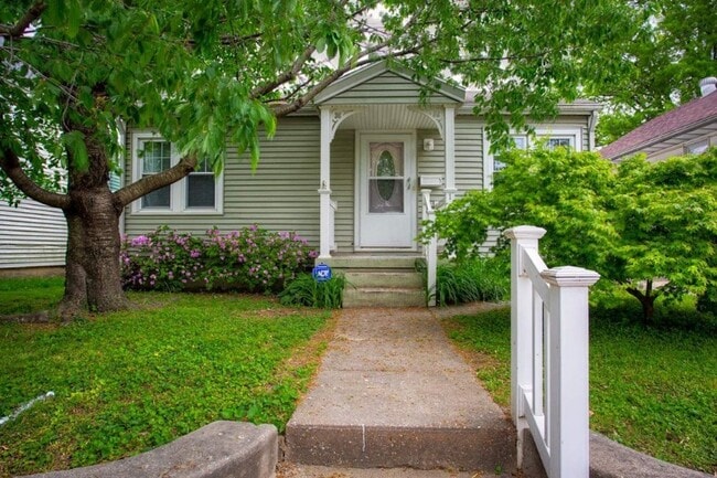 Building Photo - 1306 Henning Ave Rental