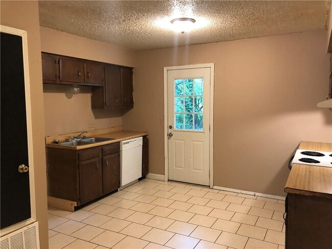 Photo - 605 N Betty Jo Dr