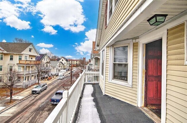 Photo - 80 Ontario St