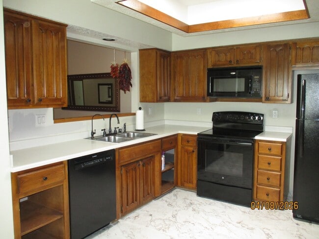 Photo - 10409 Camino Del Oso NE