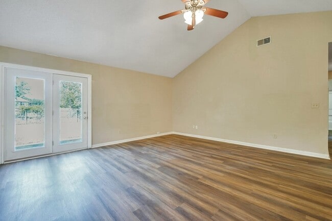 Photo - 1501 Woodcrest Cir