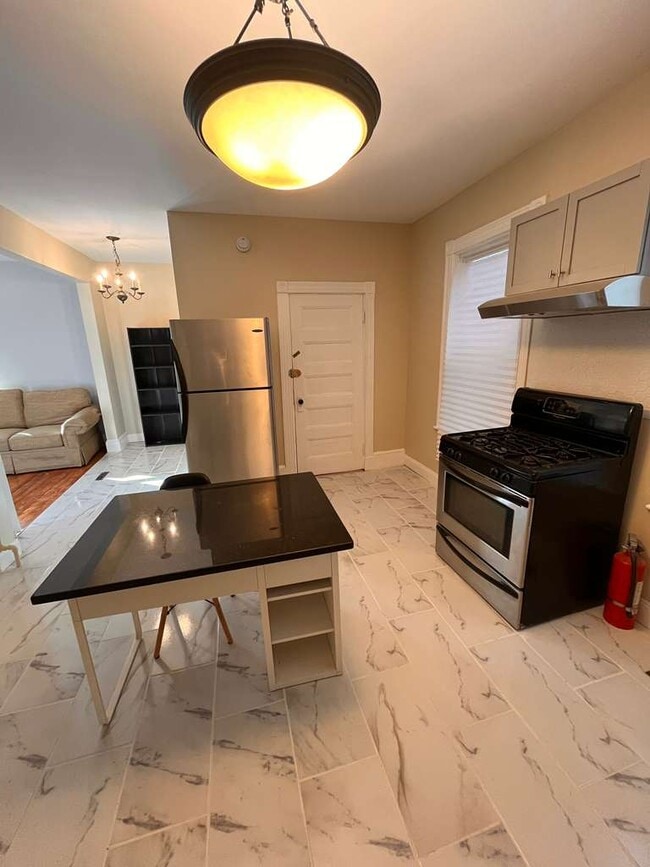 Building Photo - 10 Bucknam St Unit 1