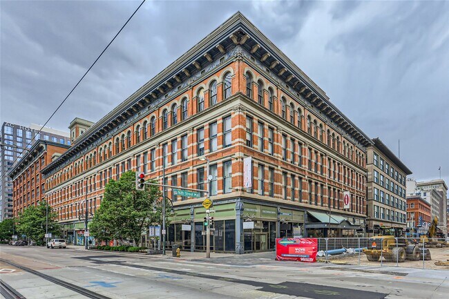 Photo - Stunning Downtown Loft w/23 ft. Ceilings -...