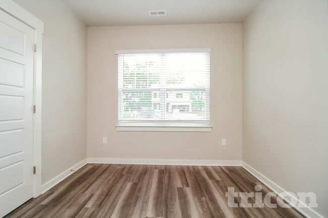 Photo - 1748 Lannister Ave