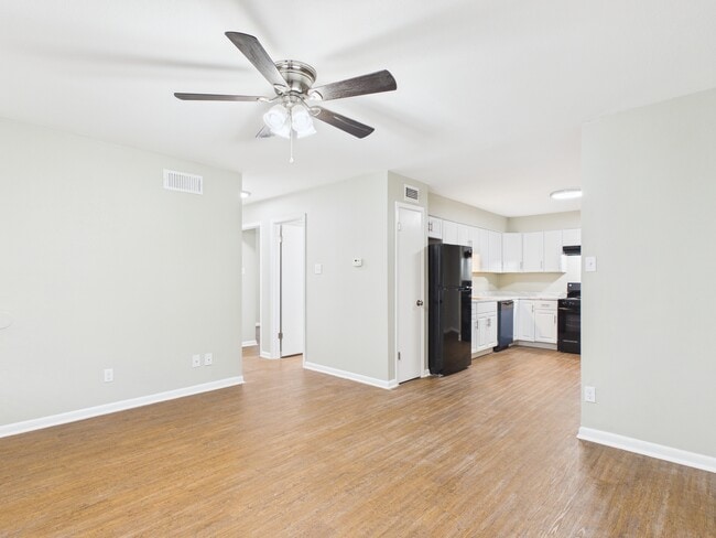 Photo - Oxford Pointe Apartments
