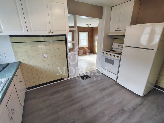 Photo - 2439 Chase St