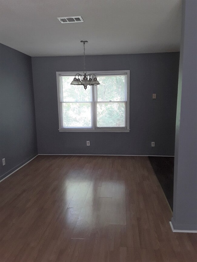 Photo - 164 Laverne Cir SW