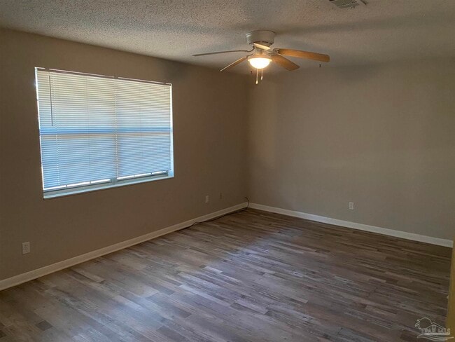 Photo - 6005 Muldoon Rd