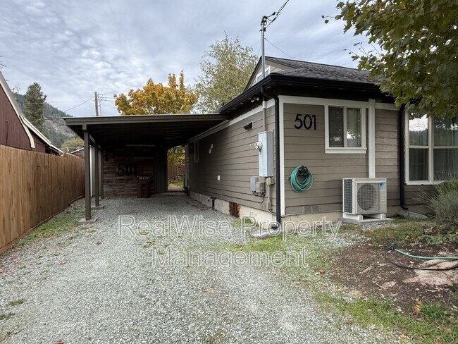 Photo - 501 NE Broadway St