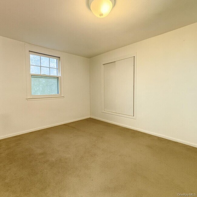 Photo - 27 Middle Line Ave