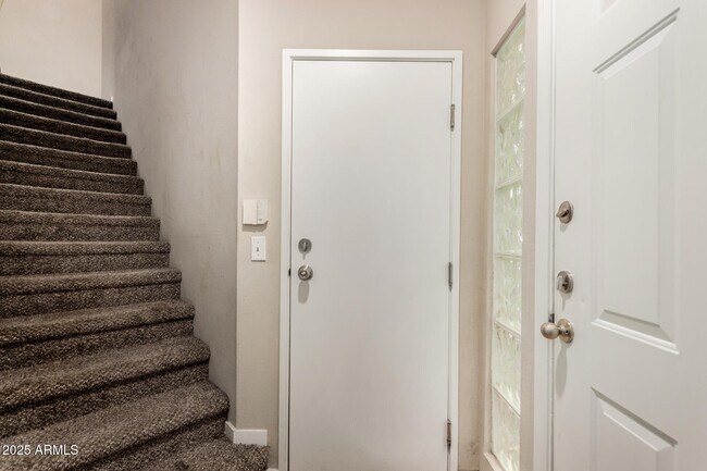 Photo - 3633 N 3rd Ave Unidad 2012