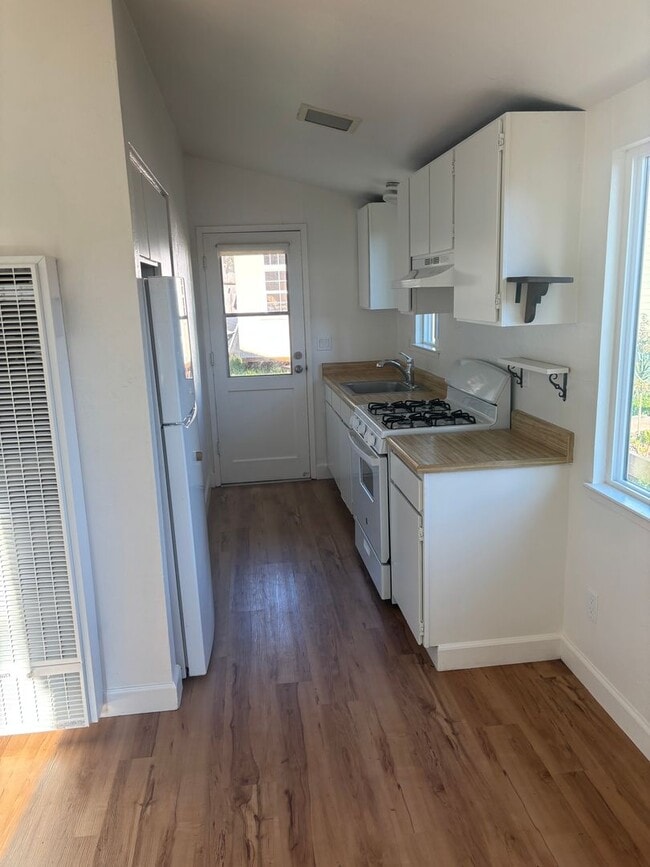 Photo - 309 King St Unit A