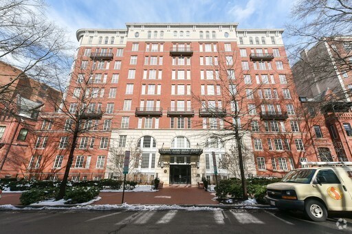 Building Photo - Logan Circle One Bedroom With Private Balc... Rental