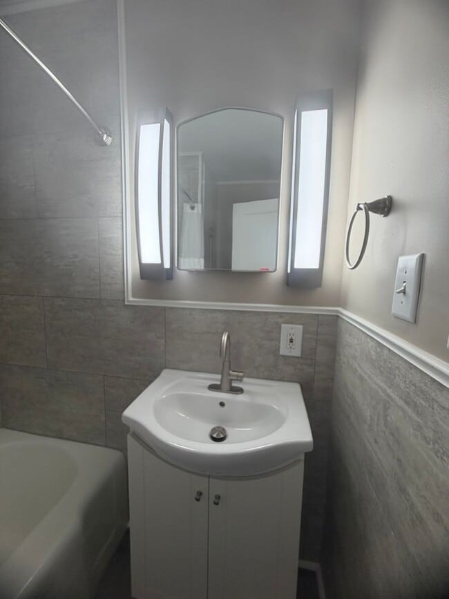 Photo - 807 N St-