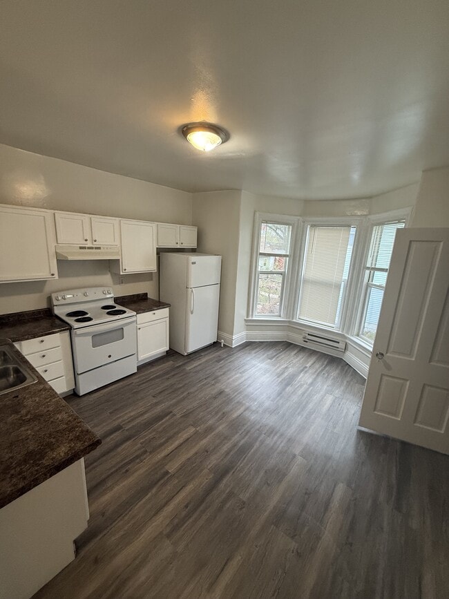 Photo - 1127 Ross Ave E Unit 2