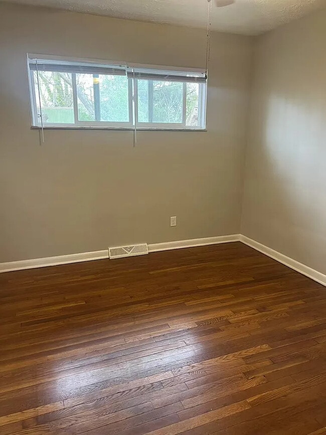 Photo - 1492 Garywood Ave