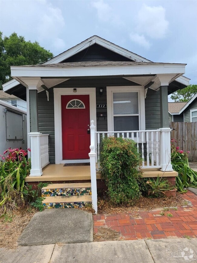 Building Photo - 512 E De Soto St Rental