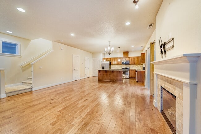 Photo - 590 SW 199th Ave