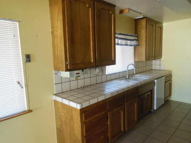 Photo - Quiet neighborhood and great views!