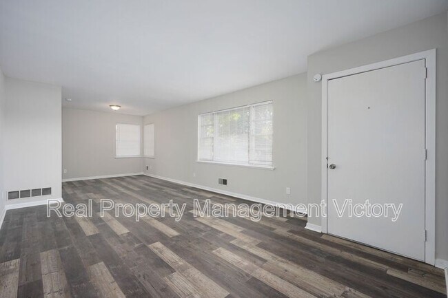 Photo - 1216 Huffman Rd