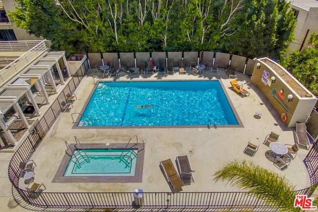 Photo - 7250 Franklin Ave Unidad 702