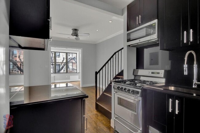 Building Photo - 145 E 26th St Rental