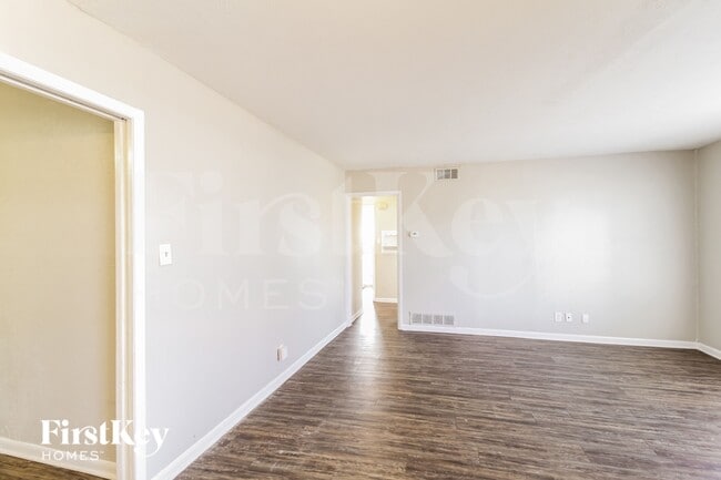 Photo - 3516 Revere St