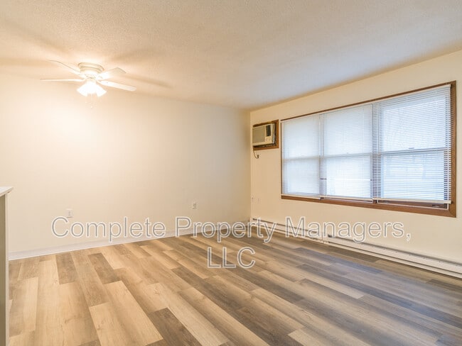 Photo - 302 Franke St